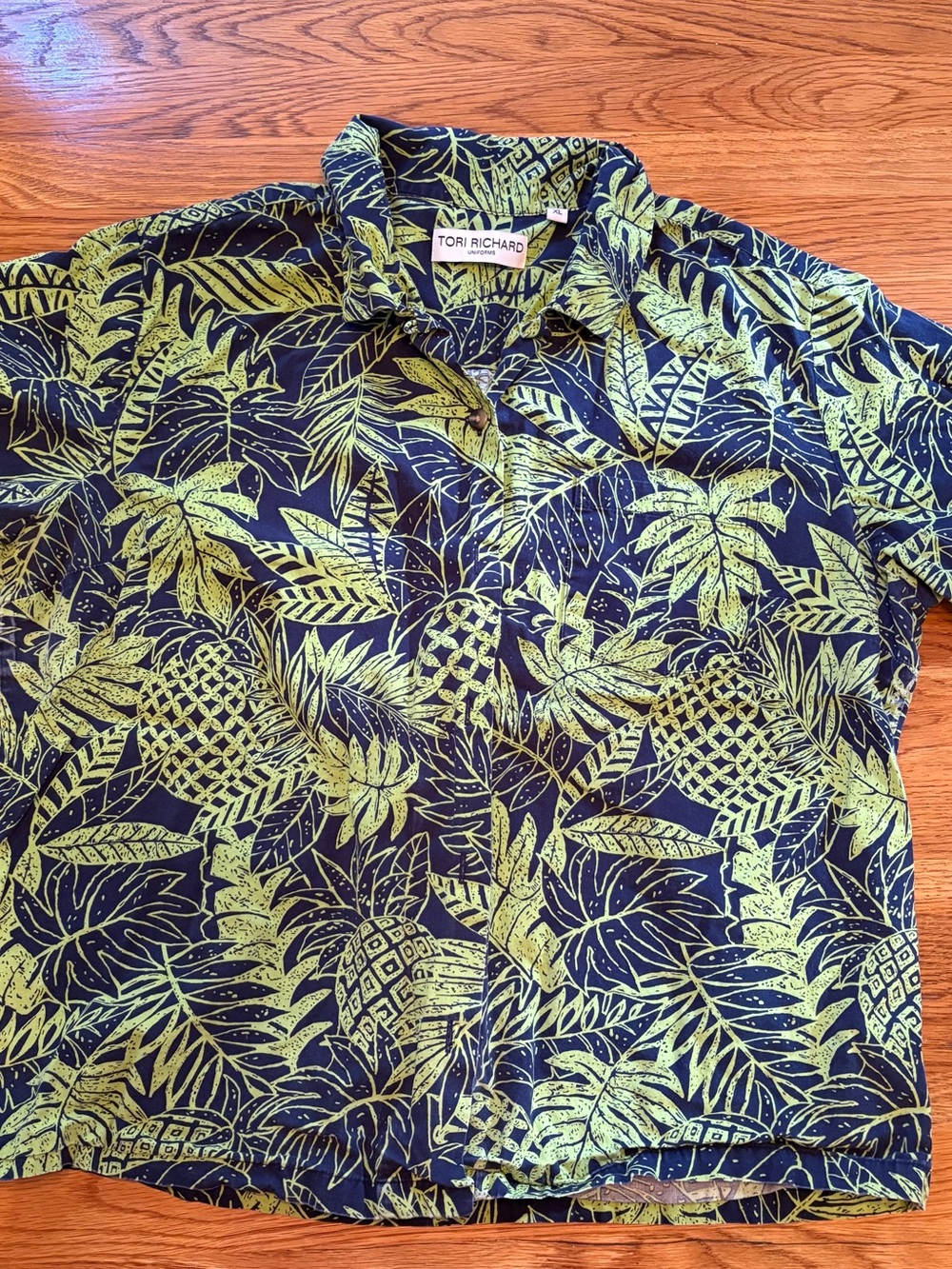 Tori Richard Navy and Lime Tropical Pineapple Print Short Sleeve Shirt UNISEX
